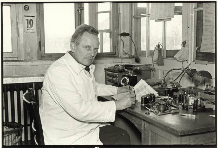 El ingeniero Oskar Barnack desarrolló la cámara compacta de la empresa que se convirtió en la número uno del mundo.