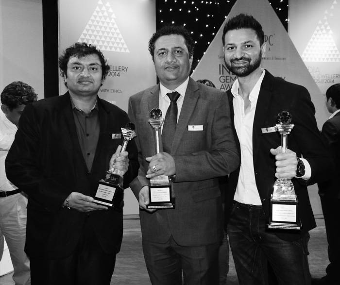 Kiran Gems gana tres prestigiosos IGJ Awards