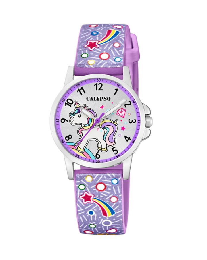 Los relojes Calypso ofrecen diseños atractivos, creativos y coloridos, transformando la experiencia de aprender a decir la hora de una tarea a algo divertido para los niños.