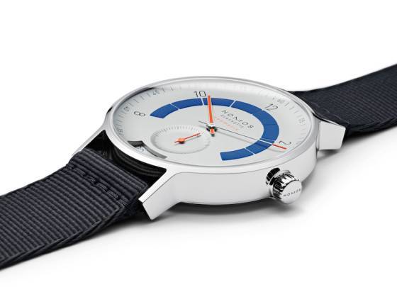 NOMOS Glashütte se vuelve deportiva con el nuevo reloj neomatik «Autobahn»