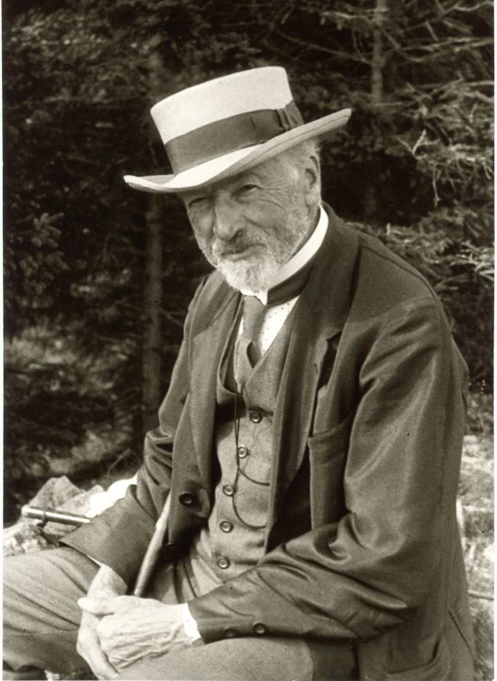 El Fundador de Leica, Ernst Leitz I (1843-1920), trabajó en la industria relojera Suiza en su juventud.