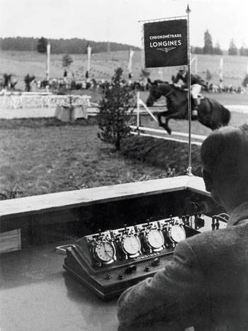 Longines ha sido socio en deportes ecuestres desde 1912. Cronometraje de Longines en un espectáculo ecuestre en La Chaux-de-Fonds en 1955.