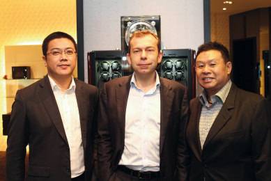 Christian Zorweg, el Director de Tempo Luxe Jimmie Tay y el Jefe de Ventas Max Goh