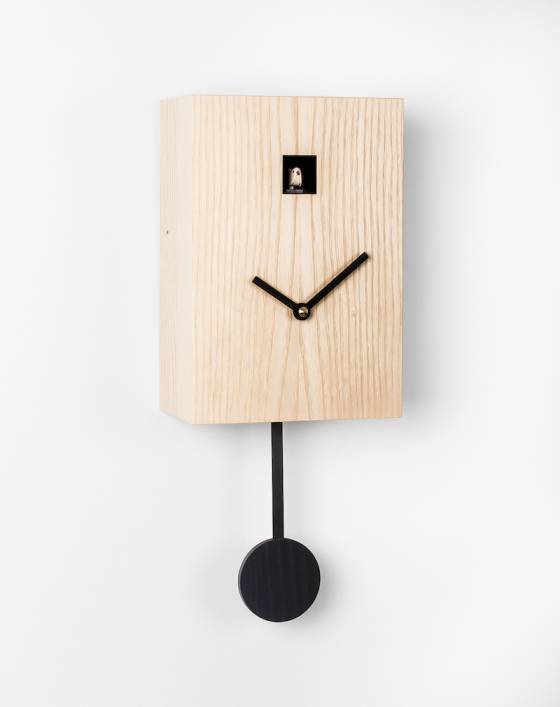 Presentando a Søren Henrichsen, y sus relojes modernistas hechos de madera