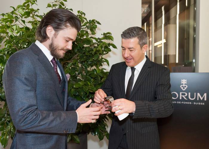 El CEO de Corum Antonio Calce con el actor Ruso Maxim Matveev