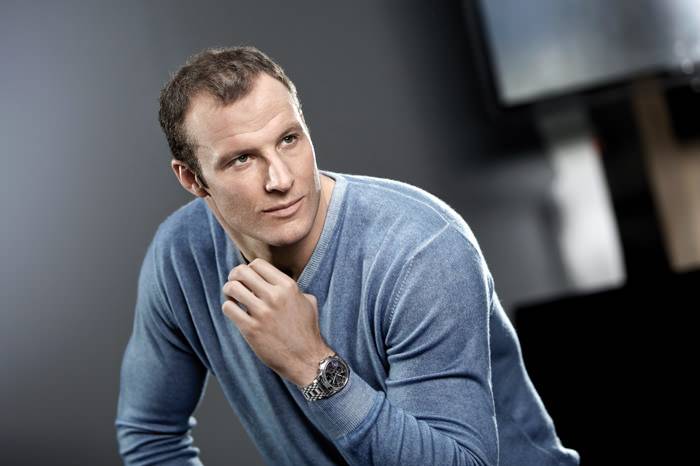 El esquiador Noruego Aksel Lund Svindal, Embajador de Longines para la Elegancia, con el reloj oficial para la temporada de esquí 2012/2013: un cronógrafo de la Longines Saint-Imier Collection. 