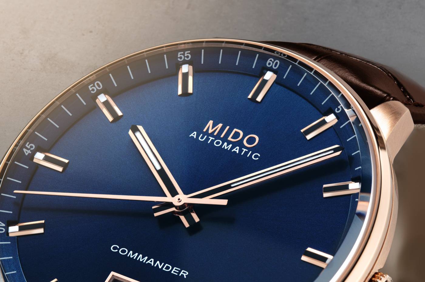 mido_commander_big_date_dial-_europa_star_watch_magazine_2021