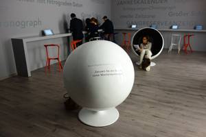 Sillas esfera para experimentar los sonidos de un repetidor de minutos