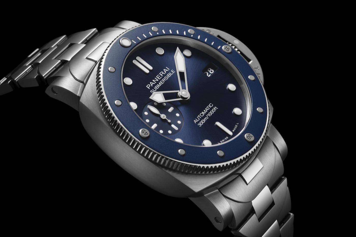 Panerai lanza un nuevo modelo Submersible con un brazalete de metal