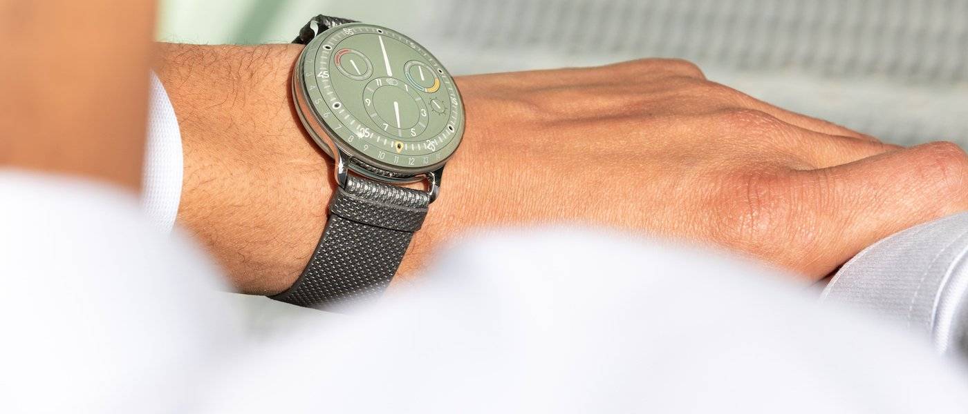 El reloj héroe de Ressence Type 3 EE adquiere un nuevo tono verde eucalipto