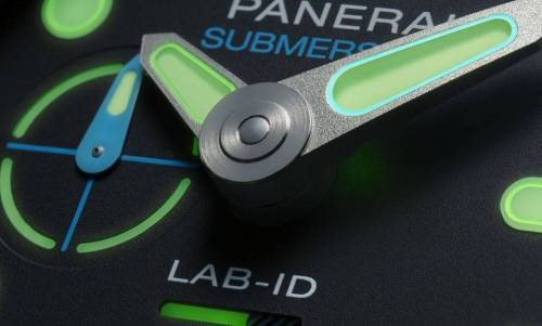 Panerai presenta el Submersible Elux LAB-ID con luminiscencia patentada