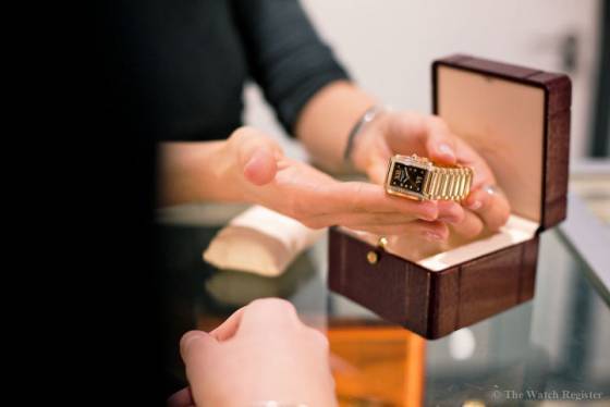 Luchando contra la delincuencia, un reloj en un momento