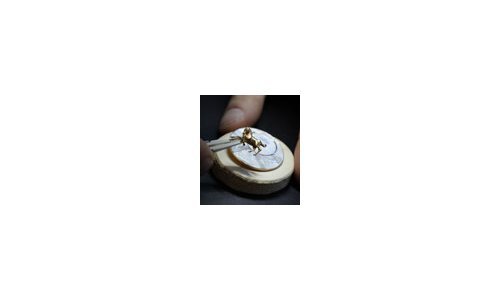 Jaquet Droz Lanza Tres Nuevos Modelos Ateliers d'Art Rindiendo Tributo al Signo del Caballo para 2014