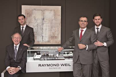 Raymond Weil junto a su yerno Olivier Bernheim y sus nietos Elie y Pierre