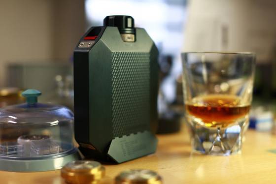 Salud al Macallan x Urwerk Flask