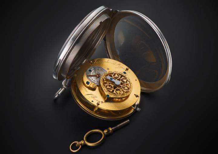 Este reloj de bolsillo, presentado al comienzo de la visita, es actualmente el reloj más antiguo que se exhibe en el Musée Atelier Audemars Piguet. Fue realizado por Joseph Piguet en 1769 para marcar el final de su aprendizaje y su entrada en la Corporation des Horlogers de la Vallée de Joux, y ha permanecido en la familia desde entonces. Ahora pertenece a Olivier Audemars, el tatara-tatara-tataranieto de Joseph Piguet.
