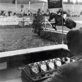 Longines ha sido socio en deportes ecuestres desde 1912. Cronometraje de Longines en un espectáculo ecuestre en La Chaux-de-Fonds en 1955.