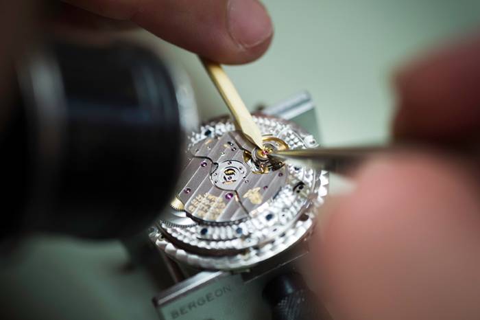 El Girard-Perregaux Cat's Eye empezando a ser ensamblado