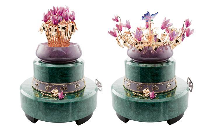 El autómata Éveil du Cyclamen cobra vida sobre una base hecha de dos piezas de aventurina verde y un cuenco de jade púrpura.