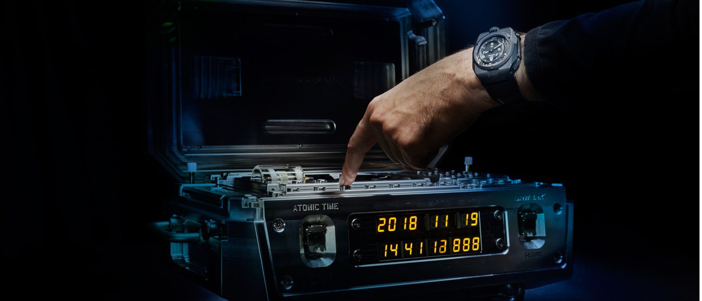 Urwerk atomic mechanical control