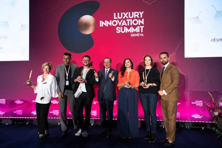 Los ganadores de los Premios a la Innovación de Lujo 2023 en el escenario.