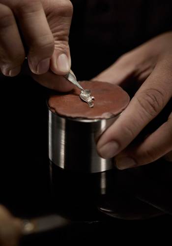 Proceso de grabado en los ateliers de Jaquet Droz