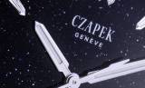 Czapek Antarctique Polar Sky & Flying Diamonds aporta un encanto contrastante