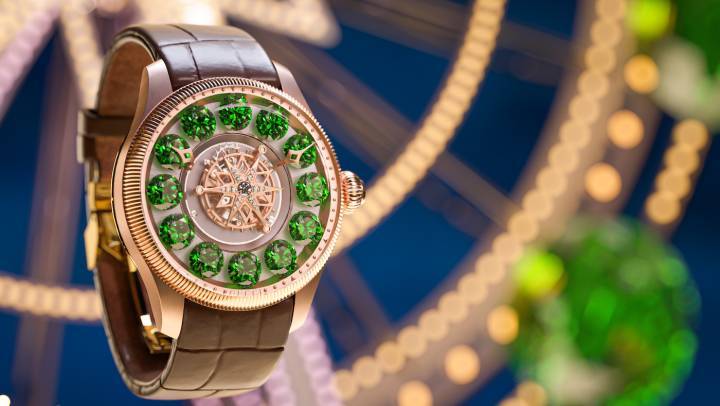 El G-Timeless Planetarium tiene doce piedras preciosas giratorias en lugar de marcadores de hora y un tourbillon gigante en el centro de la esfera.