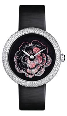 TODOS LOS OJOS PUESTOS EN...CHANEL - desde 1987, Chanel le da al tiempo un encanto único
