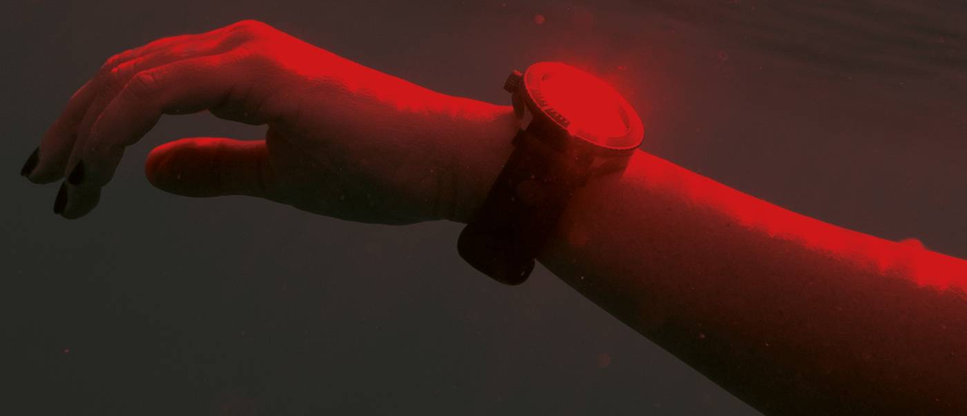 Presentando el nuevo reloj de buceo rojo profundo de Maurice de Mauriac