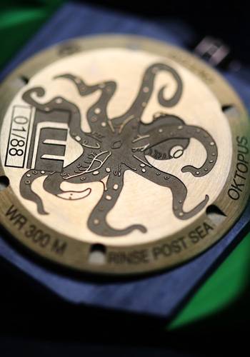 El Nuevo Oktopus Double Date Carbon Green de Linde Werdelin
