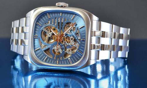 Bolshoi: un nuevo reloj cuadrado de Poljot-International