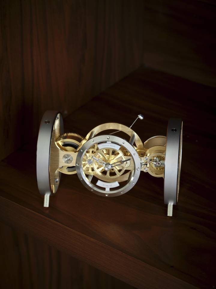 Una introducción al reloj de mesa Persée Or de Maison Alcée
