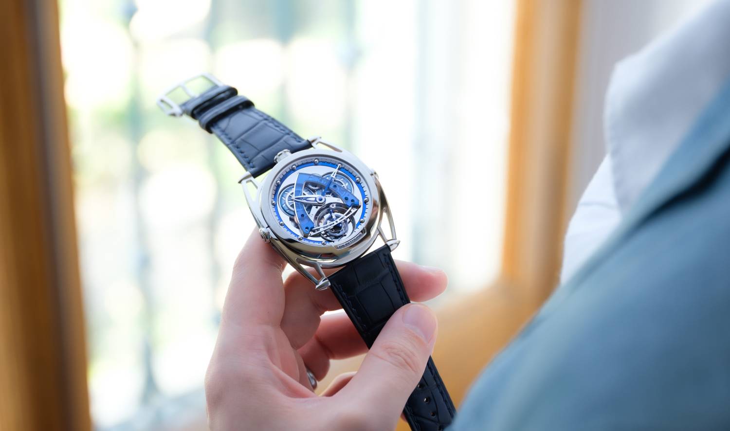 De Bethune presenta el DB28 Steel Wheels Sapphire Tourbillon