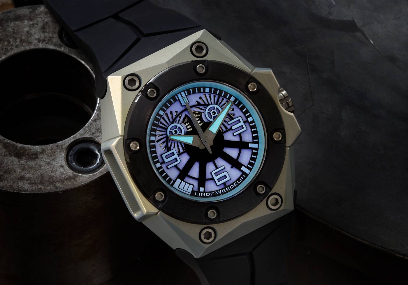 Linde_Werdelin_oktopus_blue_sea_5_-_Europa_Star_watch_magazine_2020