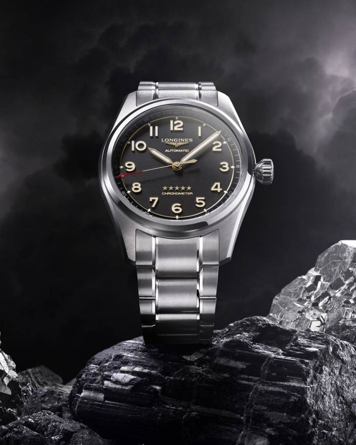 The Longines Spirit collection includes new models forged from titanium, as a tribute to the brand's origins in the world of aviation. The satin-brushed and polished 40mm or 42mm case encloses an exclusive COSC-certified automatic movement (L888.4) with a silicon balance spring. A domed sapphire crystal protects the sandblasted anthracite dial with satin-finish black flange. Golden Arabic numerals and hands filled with Super-LumiNova® contrast with the dark tones of the dial.