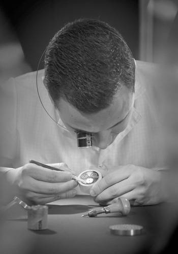 ESTRATEGIAS - LOUIS VUITTON Gana Impulso