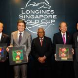 El Sr. Moses Lee, Presidente de Tote Board Singapore, el Sr. Juan-Carlos Capelli, Vice-Presidente de Longines y Jefe de Marketing Internacional, el Huesped de Honor, el Sr. S.R. Nathan, Ex-Presidente de Singapur, el Sr. Tan Guong Ching, Presidente del Singapore Turf Club, y el Sr. Richard Sim, del Comite Organizador & Secretario General Honorario de Community Chest.