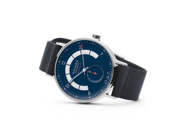 NOMOS Glashütte se vuelve deportiva con el nuevo reloj neomatik «Autobahn»