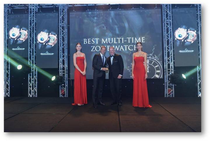 Marc de Panafieu, Director de Jaeger-LeCoultre Oriente Medio recibiendo el premio “Best Multi-Time Zone Watch” 