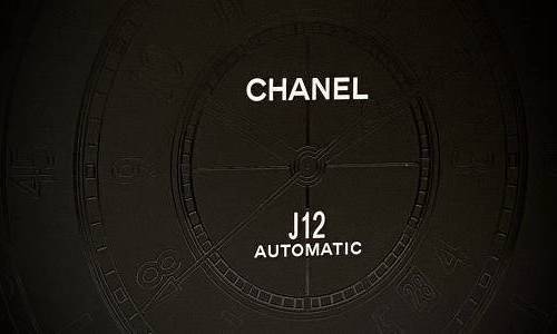 Un libro para los 20 años del Chanel J12