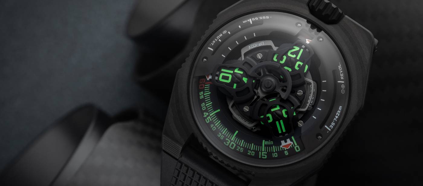 Urwerk presenta el UR-100V en carbono