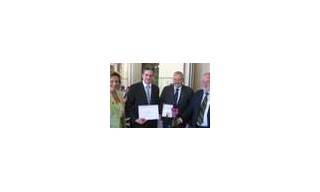 Universal Genève premia al ganador de la edición 2009 de la Competición Internacional de Rosas en Ginebra