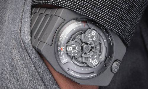 Urwerk: el UR-100V aparece con un traje de titanio completo