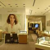 El interior de la boutique insignia de Philip Stein flagship en el ION, Singapur
