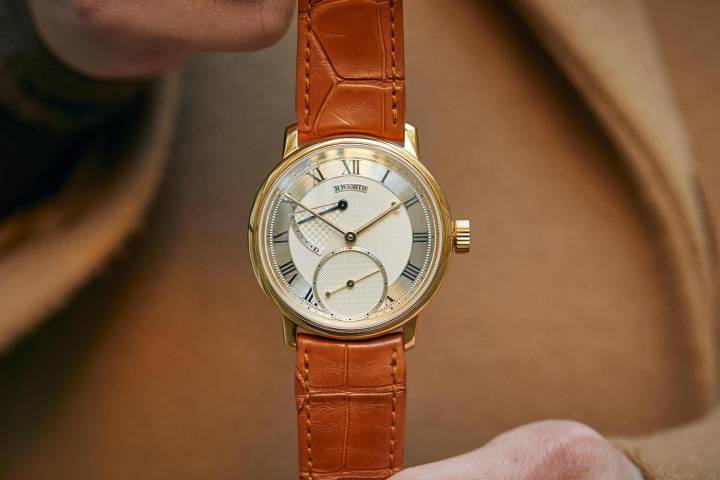 Un reloj de pulsera Serie 2 de cuerda manual de oro de 18 quilates de Roger W. Smith superó su estimación máxima al venderse por £ 516,900 en la venta de Bonhams Fine Watches en diciembre pasado.