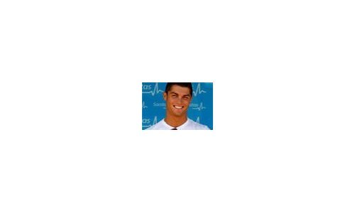Cristiano Ronaldo aterriza en Madrid luciendo un deLaCour Bichrono