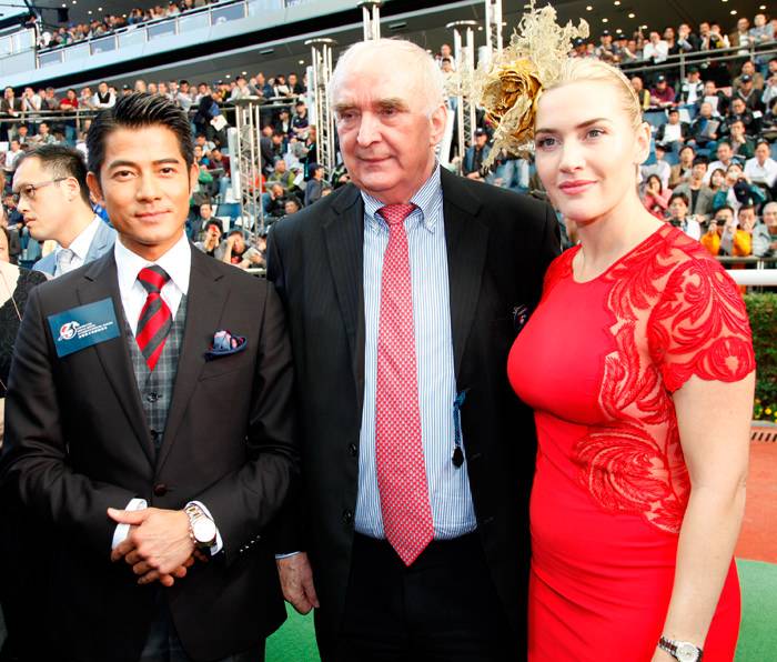 Los Embajadores de Longines Ms Kate Winslet y Mr. Aaron Kwok Fu Shing reunidos en las carreras Sha Tin con la presencia de Mr. Walter von Känel, Presidente de Longines. 