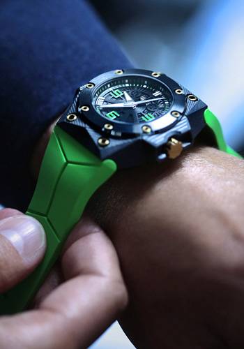 El Nuevo Oktopus Double Date Carbon Green de Linde Werdelin