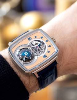 hautlence_hl_sphere_02_porter_-_europa_star_watch_magazine_2020